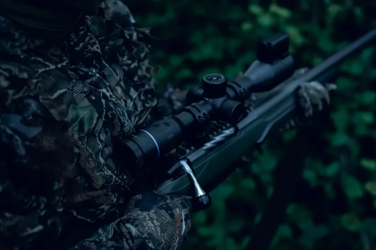 Celownik noktowizyjny PARD Night Stalker 4K eX 70 mm + moduł IL1 dalmierz i iluminator 850nm