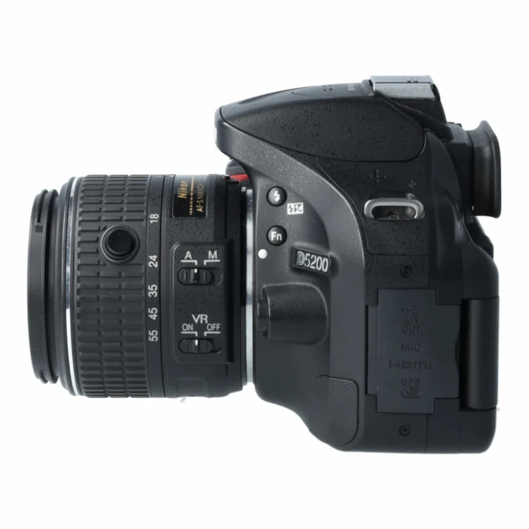 NIKON D5200 + AF-S DX 18-55 F3.5-5.6G VR II