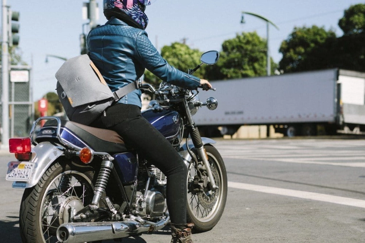 PEAK DESIGN Torba Everyday Messenger 13L BEDM-13-AS-2 Popielata