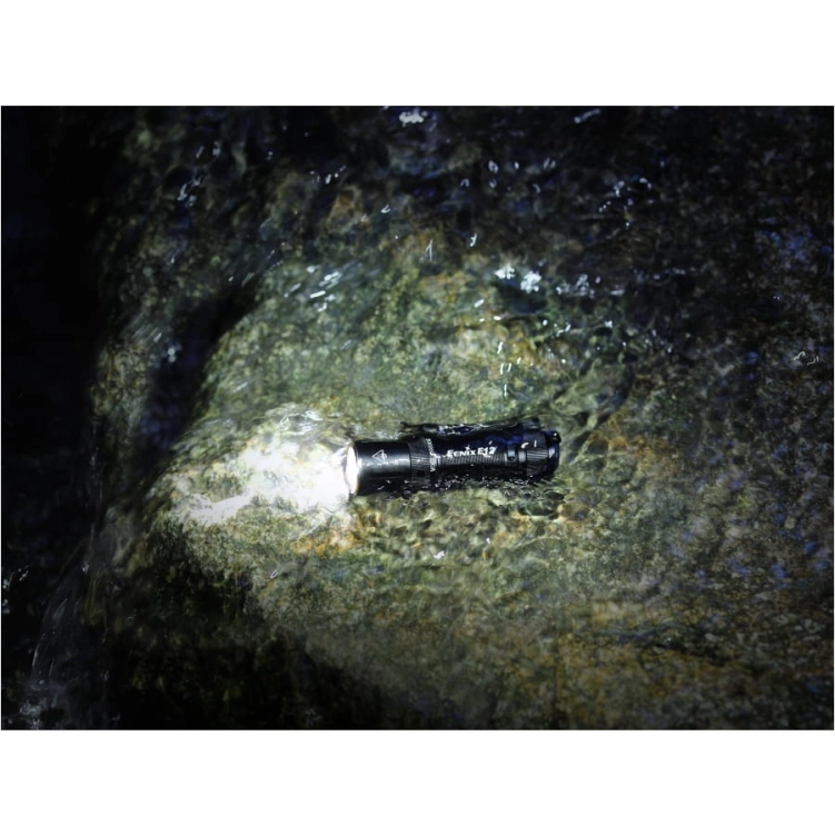 Latarka diodowa Fenix E12 V2.0