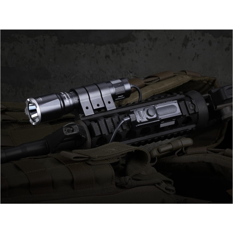 Latarka taktyczna Fenix TK16 V2.0