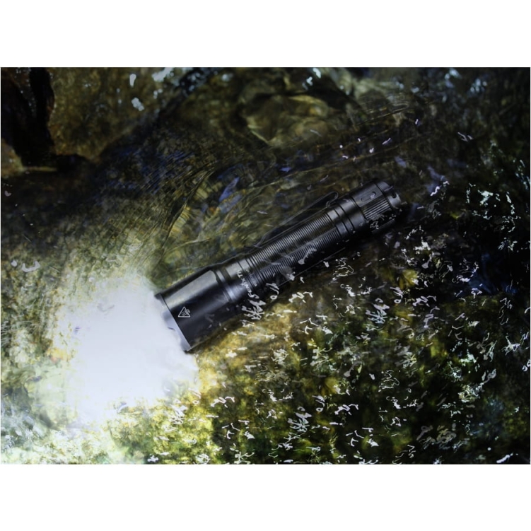 Latarka taktyczna Fenix TK16 V2.0