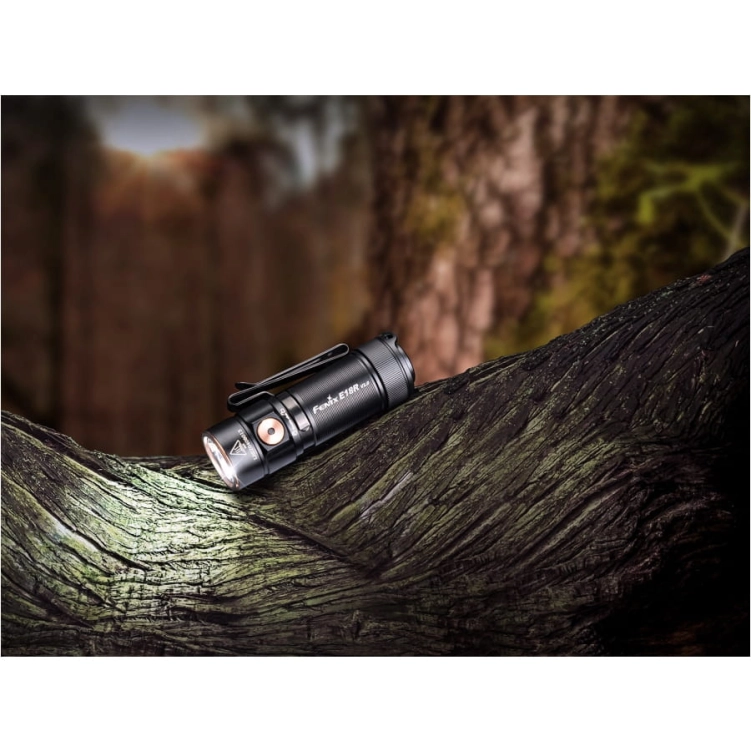 Latarka Fenix E18R V2