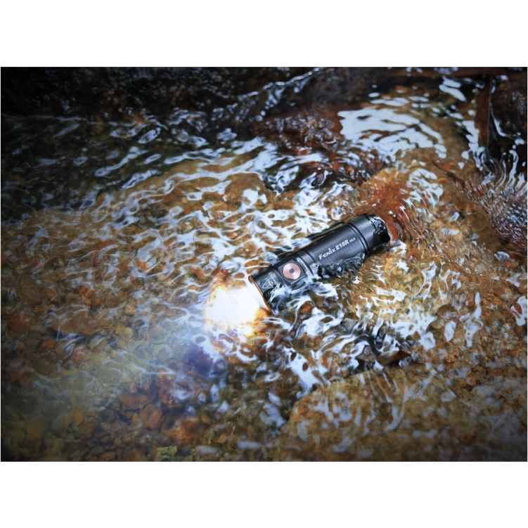 Latarka Fenix E18R V2