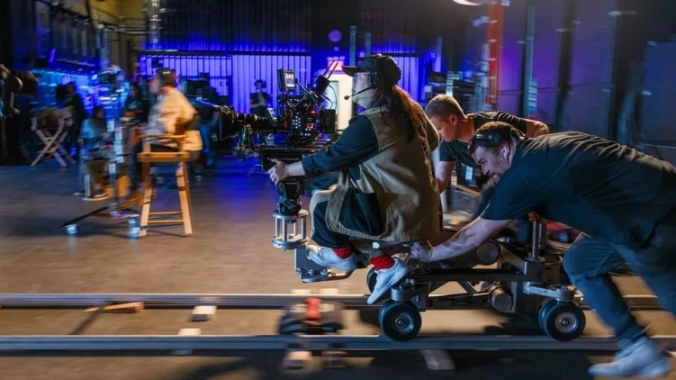 eos-c400_video-production-elevated_02_038b53f40b0645fb816f211b582caa3e_wynik.jpg