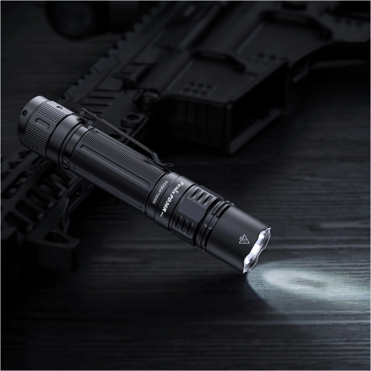 Latarka taktyczna LED Fenix PD36R Pro