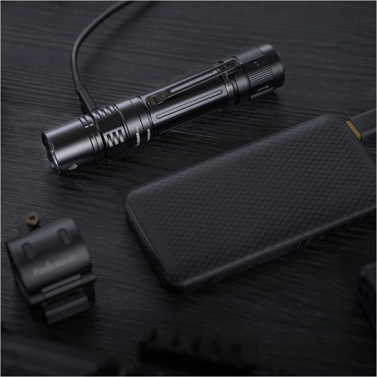 Latarka taktyczna LED Fenix PD36R Pro