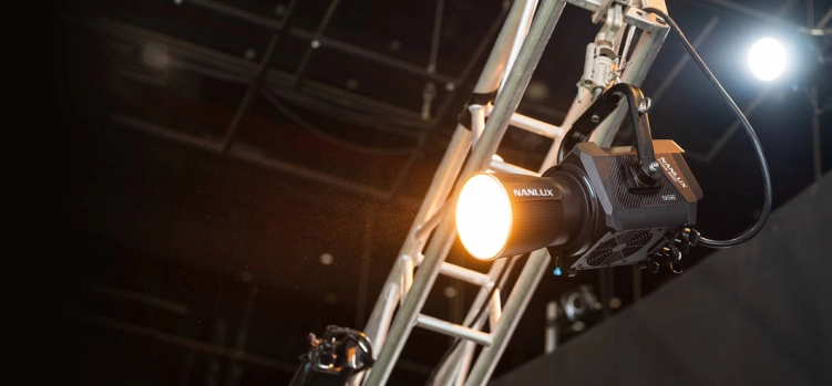 Zestaw NANLUX Evoke 900C z lampą punktową FL-35YK