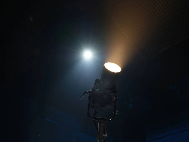 Lampa Nanlux Evoke 1200B reflektor z walizka transportowa