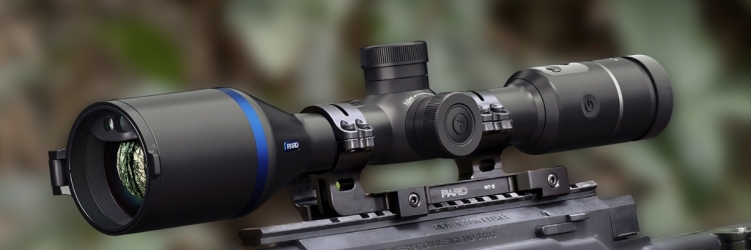 Boczne pokrętło regulacji ostrości w lunecie Pard Pantera eX - obsługa w rękawicach