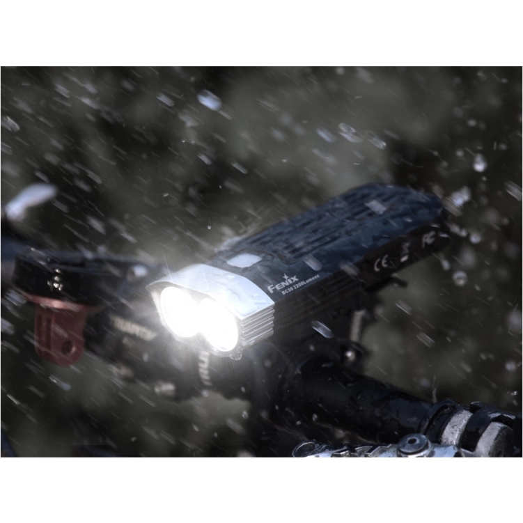 lampa-rowerowa-przednia-fenix-bc30-v2-0