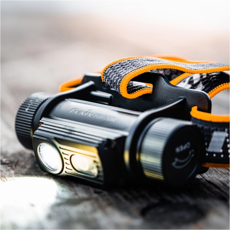 latarka-czolowa-fenix-hm70r