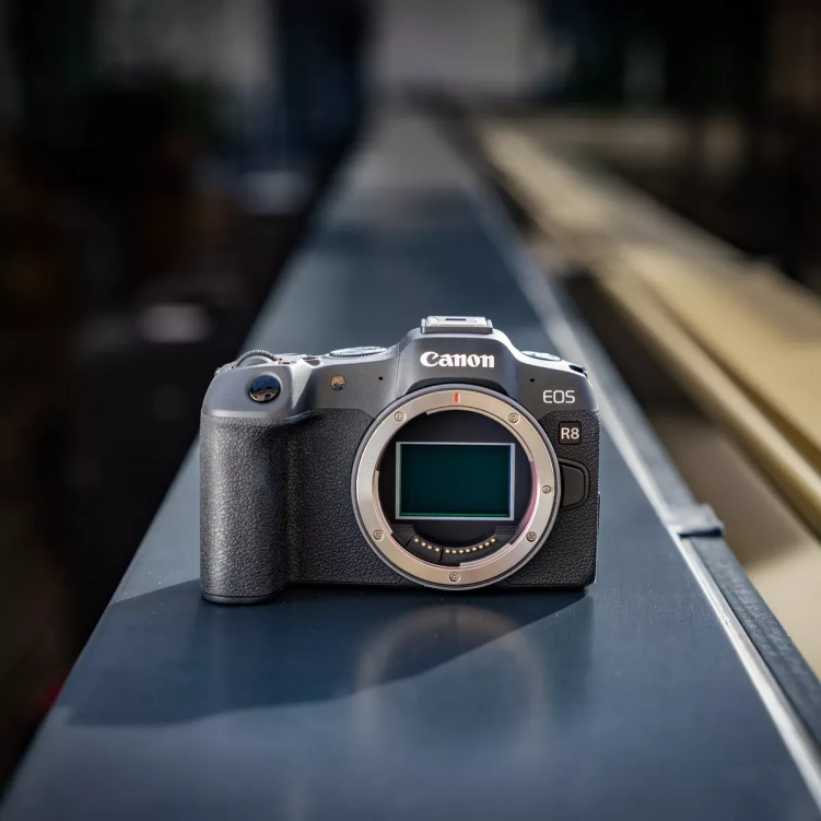 Aparat Canon EOS R8 + RF 24-105mm F4-7.1 IS STM