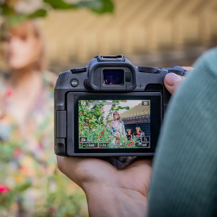 Aparat Canon EOS R8 + RF 24-105mm F4-7.1 IS STM