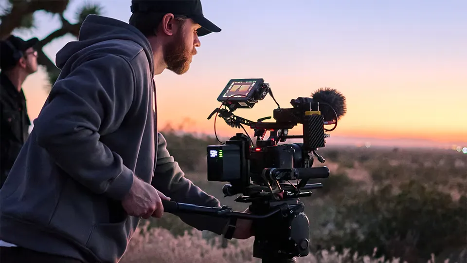 Sony FX5 z obiektywem filmowym