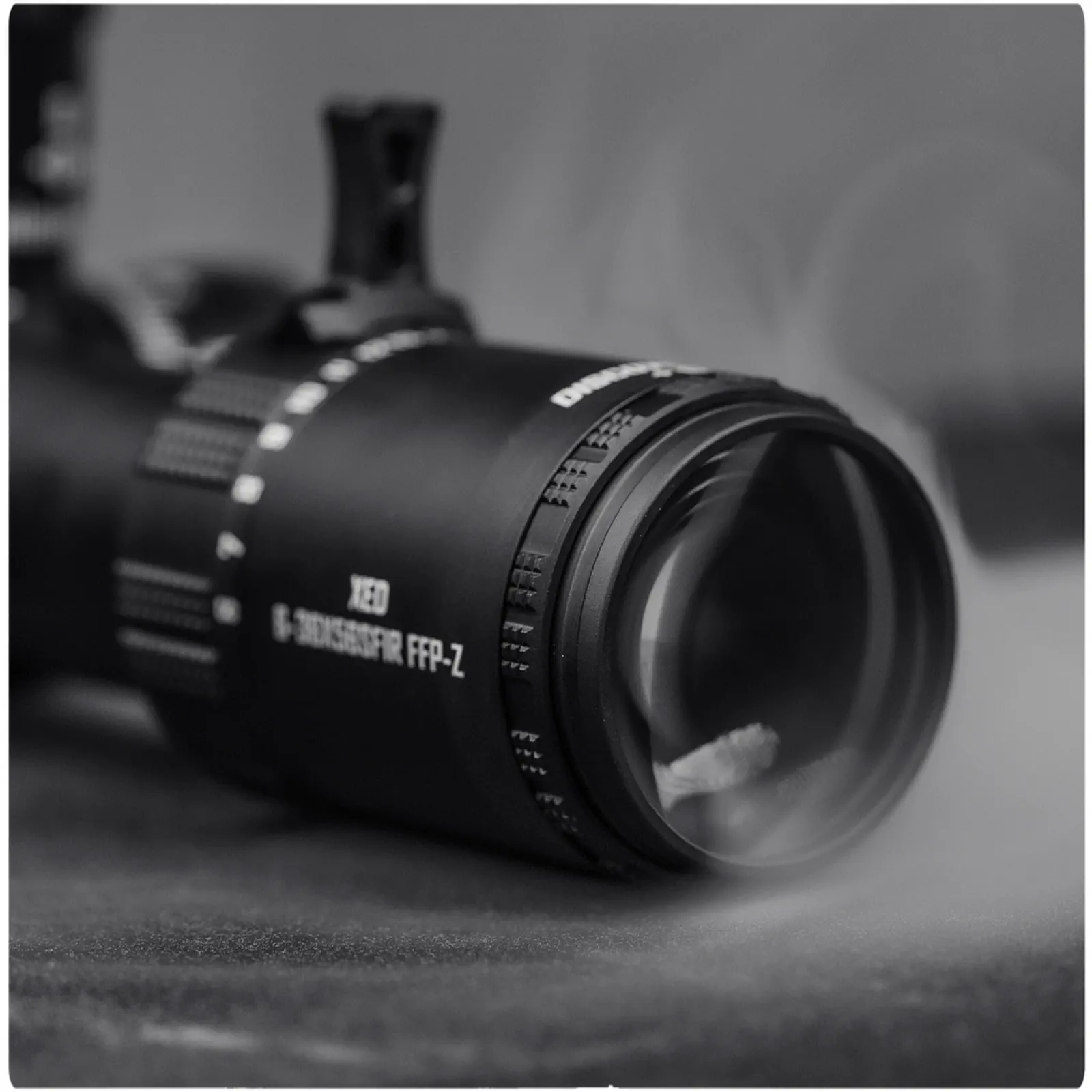 Luneta celownicza Discovery Optics XED 6-36x56 SFIR FFP MRAD Zero Stop 1/10 MILS z montażem